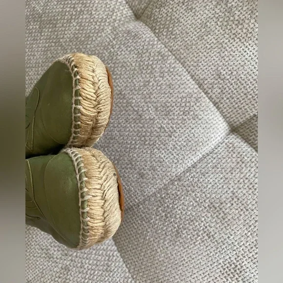 Chanel Olive Lambskin Leather Espadrilles Flats Slip on CC Logo